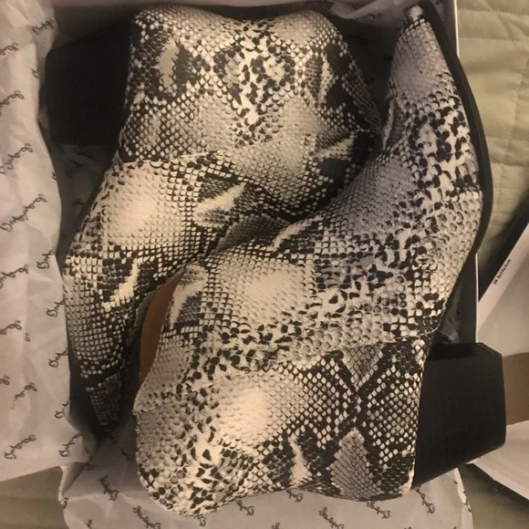 Snake skin boots - Picture 1 of 7